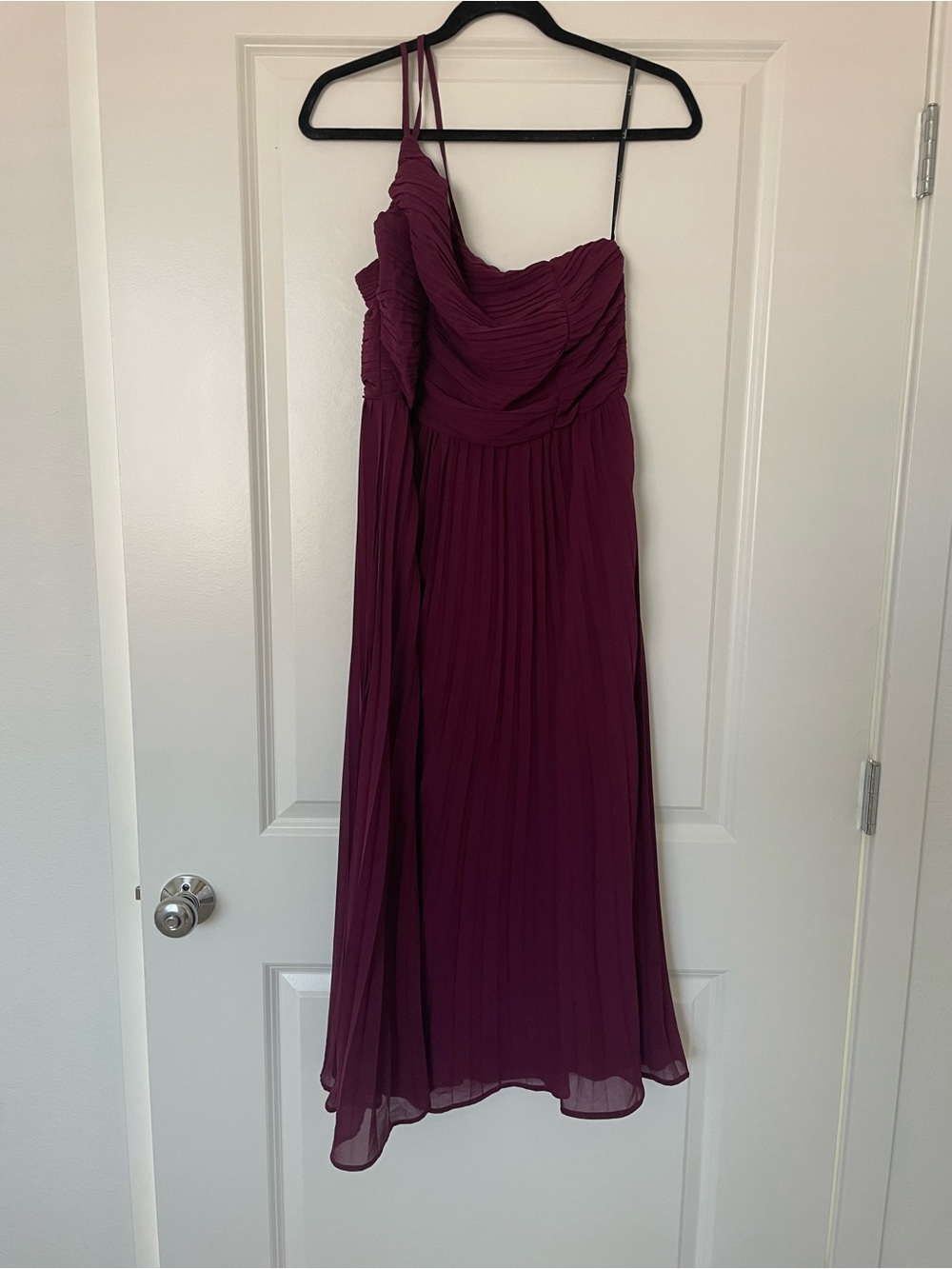 Lulus Maxi Dress Women’s Size Large burgundy one shoulder